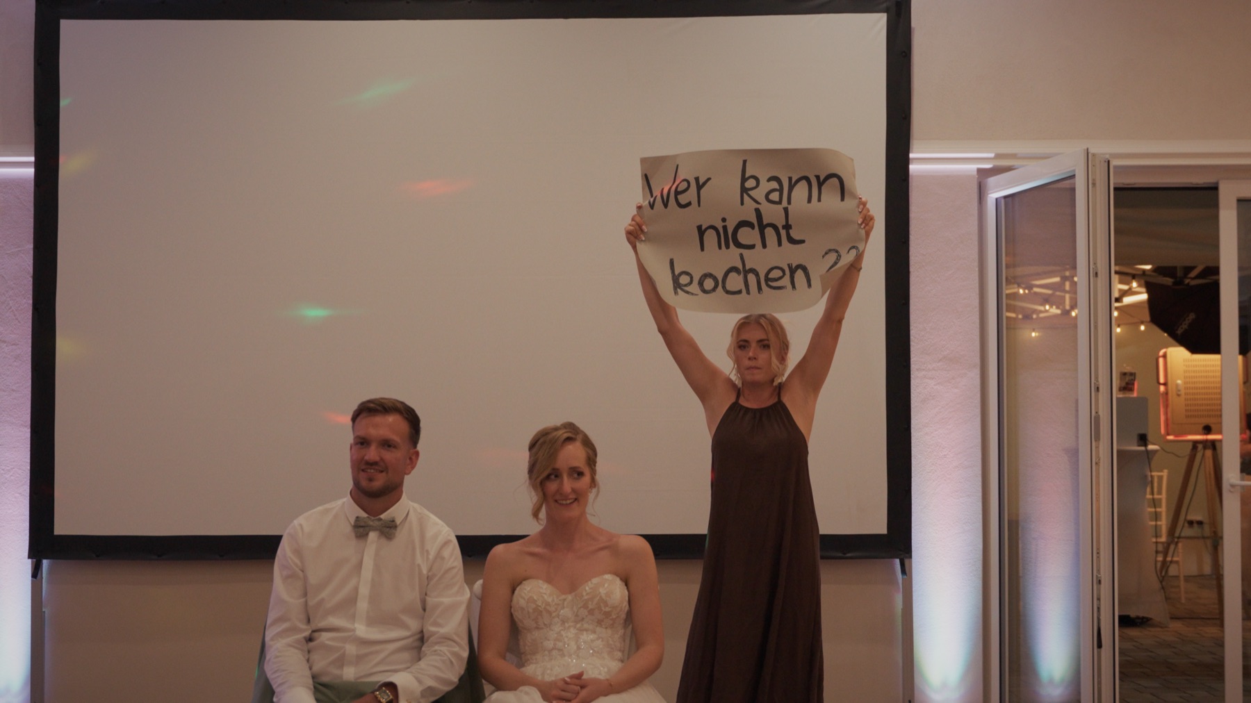 Die große Leinwand im Saal, vollflächig bespielt